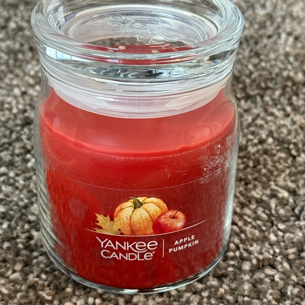 NEW. Yankee Candle Apple Pumpkin scented Candle. 13 oz. - Picture 9 of 13